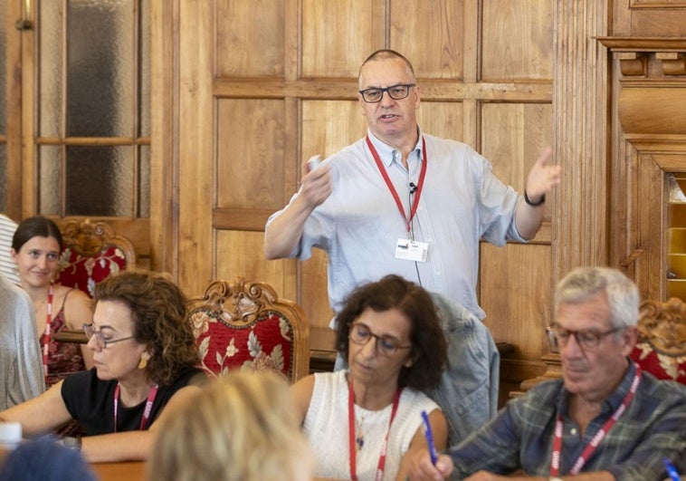 «Existe un cierto grado de parentesco entre la oratoria y el periodismo»